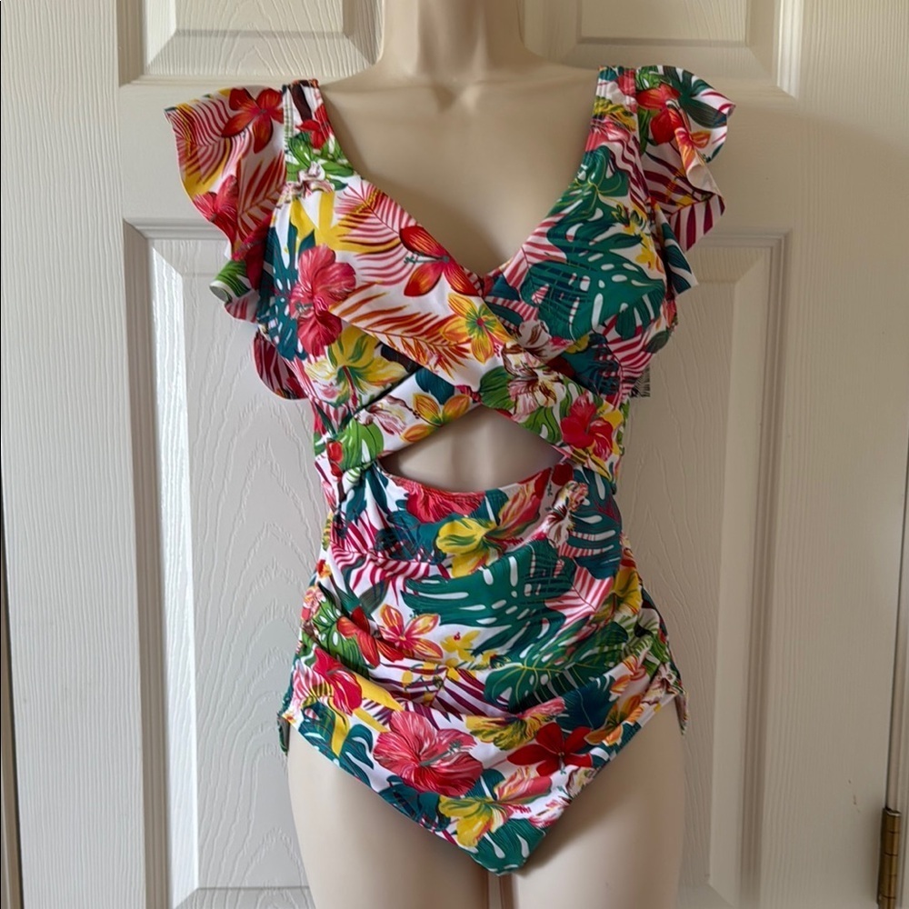 *NWT - B2PRITY TROPICAL PATTERN ONE PIECE SWIMSUIT (sz med)